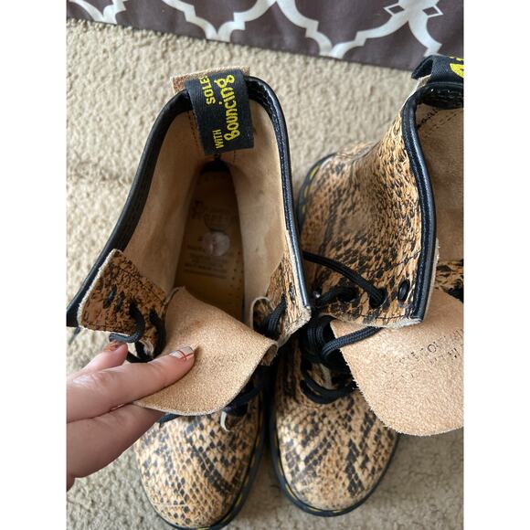Women’s Dr. Martens snakeskin combat boots size 5 - Picture 6 of 8